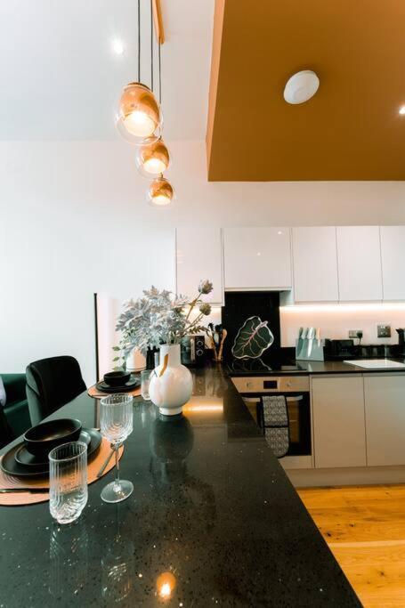 Dusk House - B'Ham Jq Townhouse Villa เบอร์มิงแฮม ภายนอก รูปภาพ